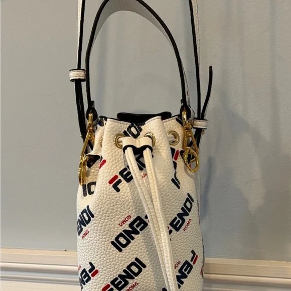 Fendi Mon Tresor mini bucket bag - Picture 2 of 15